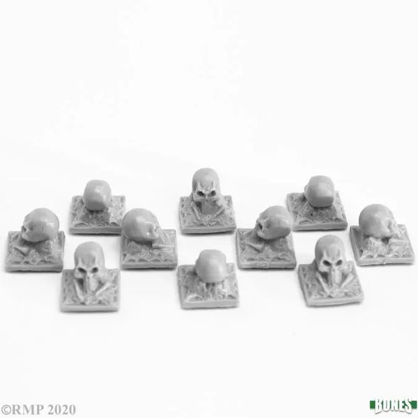 Graveyard Finial: Skulls (10) 77733