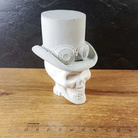 Steampunk-Totenkopf- und Zylinderhutsockel